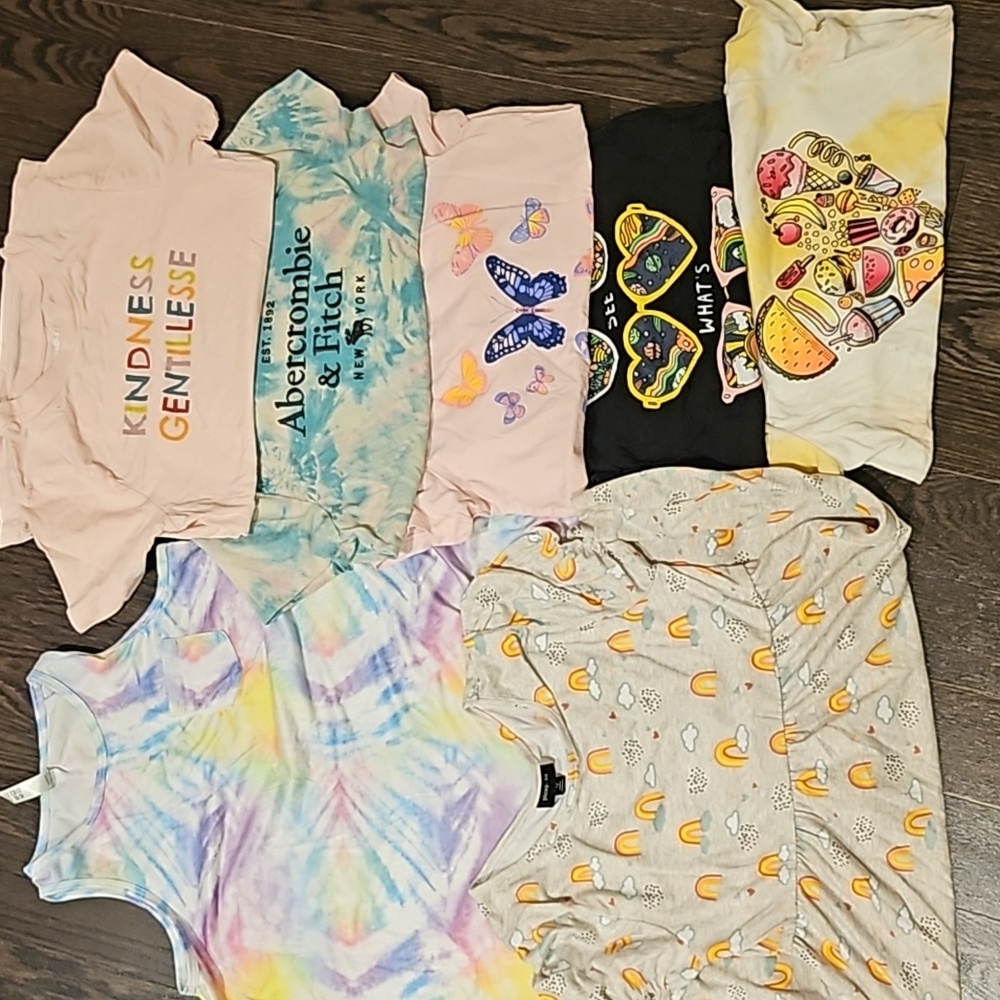 Girls 10/12 7 pieces bundle 2 dress+5 Tees🌞🏝️
